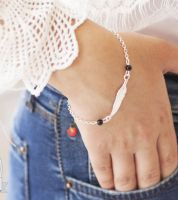 اسورة فضة بدون احجار.  شكل ريشة 