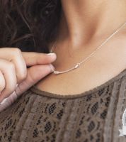 مجوهرات  - عقد شكل سهم 