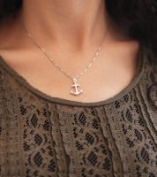 مجوهرات - سلسال مع تعليقة مرسا ة فضة