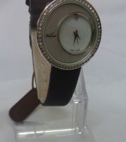 ساعة نسائي  كاريزما باطار فضي 