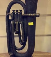 تحفة انتيك على شكل  آلة الساكسفون