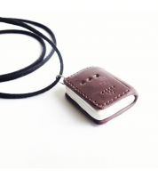 تعليقة وعقد على شكل كتاب بني 