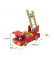 لعبة سيارة الإطفاء الخشبية