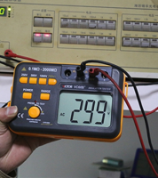 ميجار جهاز قياس العزل الكهربائي