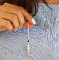 مجوهرات - سلسال مع تعليقة ريشة فضة 