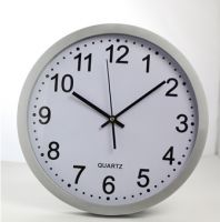 ساعة حائط دائرية لون ابيض 