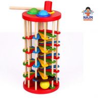 لعبة خشبية لتعلم الطفل الالوان الاساسية مع مهارة حمل المطرقة والطرق بها