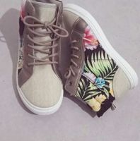 حذاء بناتي  - 34 - بيج مع الوان ربيعيه 