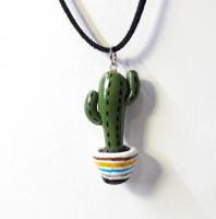 تعليقة وعقد على شكل صبارة 