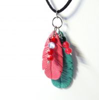 تعليقة وعقد على شكل ريشة