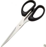 مقص خياطة صغير