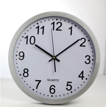ساعة حائط دائرية لون ابيض 