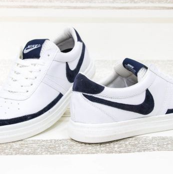 بوت نايك  - Eu 40 - ابيض وكحلي