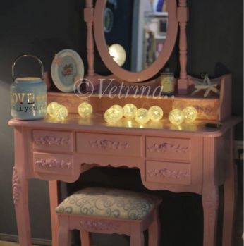 طاولة و مرآة - زهري فاتح 