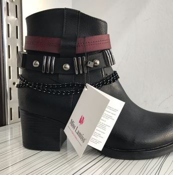 جزمة شتاء موديل 2018 جلد - 37 Eu - اسود