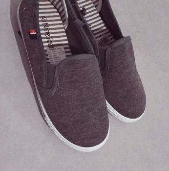 حذاء بناتي  - 32 - رمادي متوسط