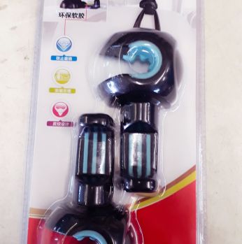 علاقة ملابس داخل السيارة 