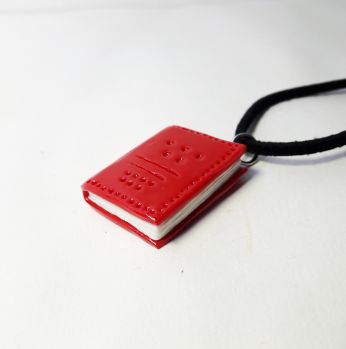 تعليقة وعقد على شكل كتاب