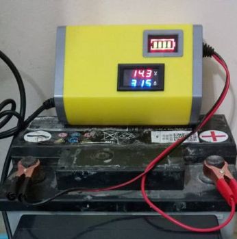 شاحن بطارية  سيارة  12فولت  شاشتين  6 امبير