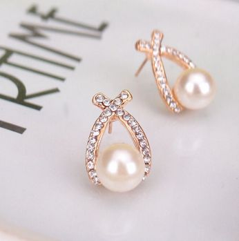 حلق لولو ومعدن روعة  - متعددة