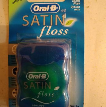 خيط  لتنظيف الأسنان 25m