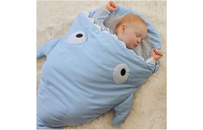 كوتة اطفال للنوم على شكل سمكة قرش  0 - 6 اشهر - متعدد الالوان