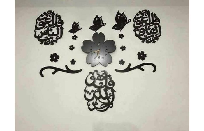 ساعه خشبية على شكل ورد وكلمات دينية 